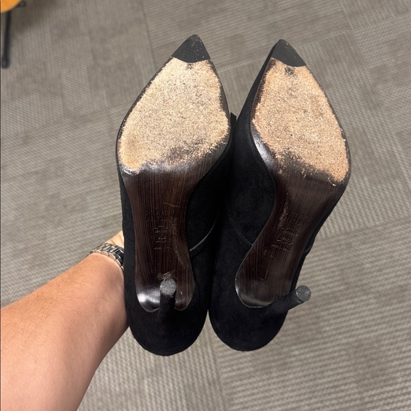 Stuart Weitzman Aohki Black Suede Bow Heels, size 7 - Picture 8 of 13